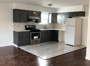 10 Avenue, College Point, NY 11356