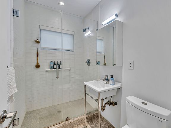 5th image of 745 13th St #99