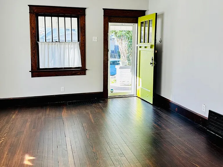 2503 Garfield Ave — Photo 5