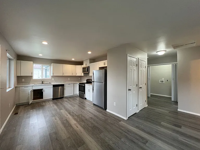 1020 S 1st Ave — Photo 6