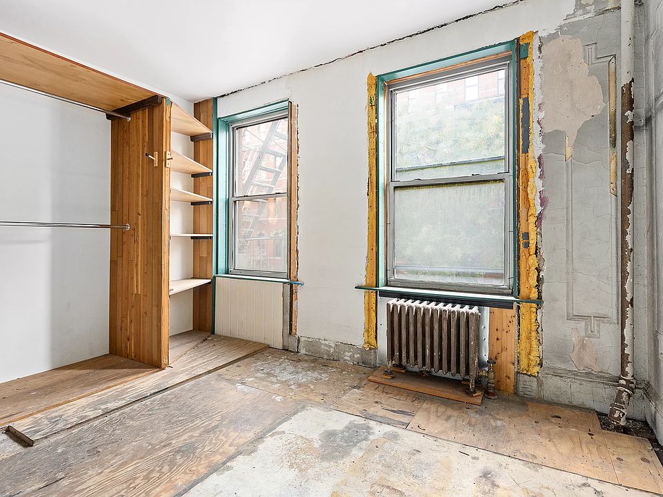 1st image of 225 E 4th St #11