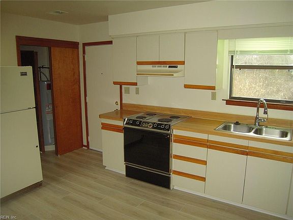 5th image of 321 Snowberry Ln #B