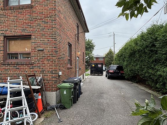 4th image of 200 Locksley Ave