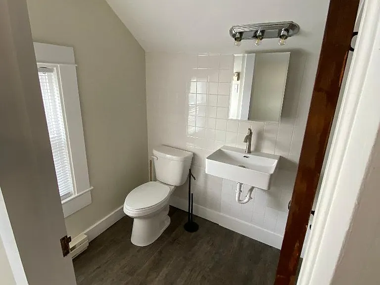 117 N State St #D — Photo 3