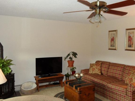 4th image of 16 Keller Ln