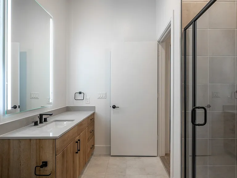 Indulge in luxury every day at Modera Trinity. Designer bathrooms featuring sleek quartz countertops offer a contemporary touch of elegance, creating a spa-like oasis in the comfort of your own home.