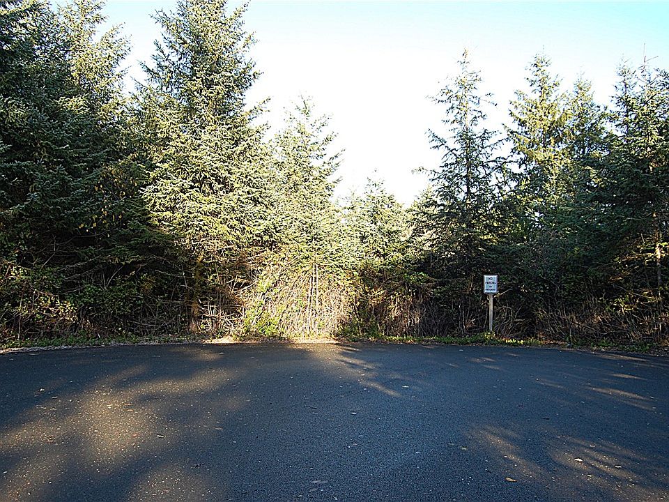 2nd image of 604 Paradise Ct NE