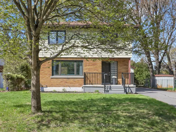 1206 Checkers Rd, Ottawa, ON K2C 2S7