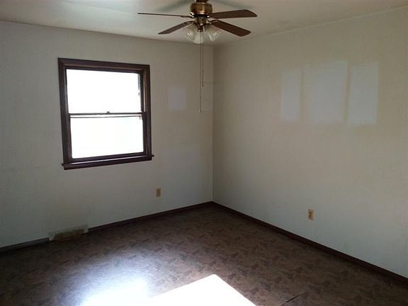 3rd image of 2751 Cass St