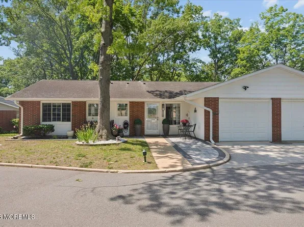584B Lake Point Drive, Lakewood, NJ 08701