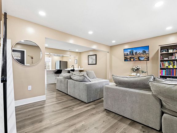 3rd image of 3411 Tendril Ct