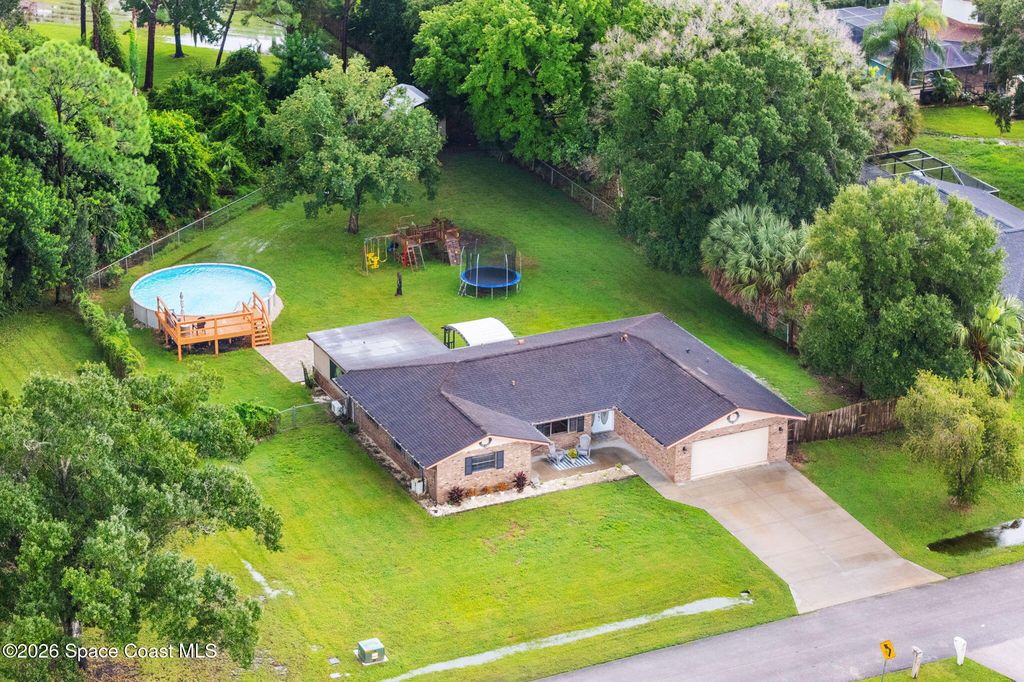 735 Pineda Ave NE