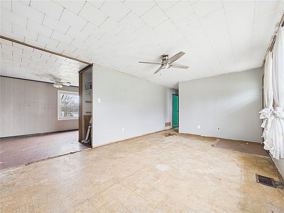 4th image of 101 Sharp Ln
