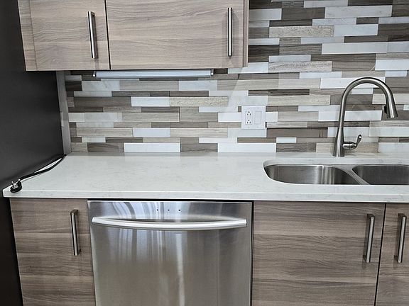 5th image of 1441 E Thacker St APT 501