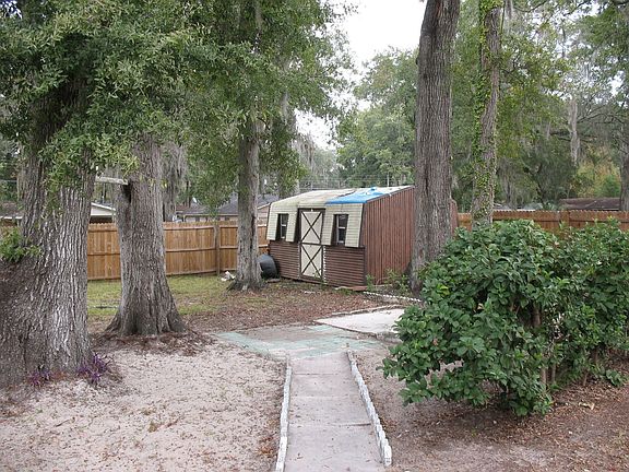 3rd image of 571 SE Olustee Ave