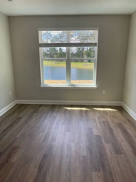 3 bed, 1388 sqft, $2,400 — Photo 2