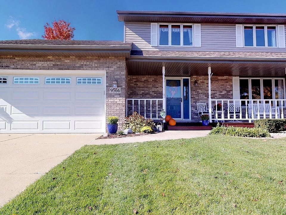 1st image of 9566 W Oakridge Dr