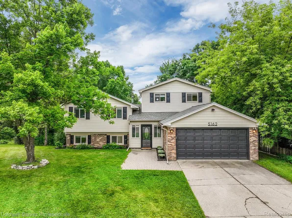 5162 Woodcreek Trl, Clarkston, MI 48346