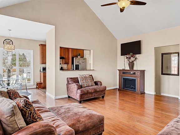 3rd image of 2359 Prouhet Ave