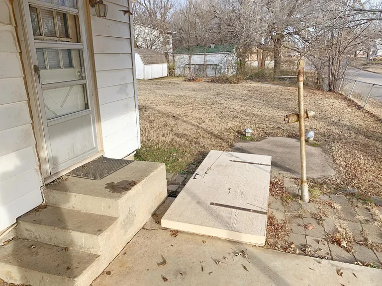1146 E Alice St — Photo 17
