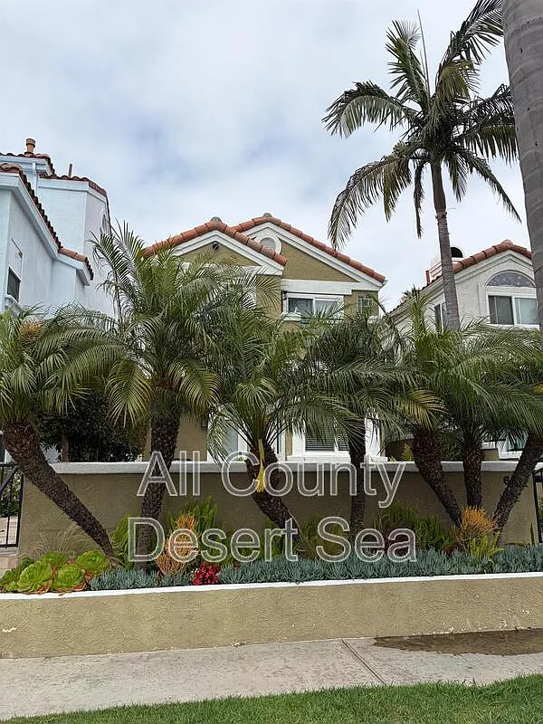 3 bed, 3.5 bath, 2700 sqft, $12,000 — Photo 3