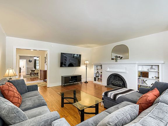 3rd image of 433 S East Ave #2S