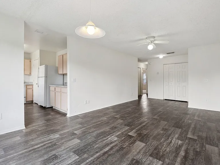 Pasco Woods Apartments — Photo 34