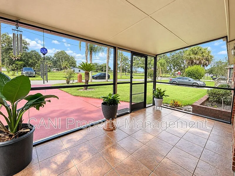 3 bed, 2.0 bath, 2170 sqft, $1,995 — Photo 4