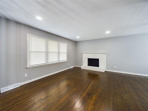 3rd image of 8659 E 109th St