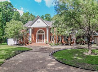 1815 Pine Knoll Dr, Columbus, MS 39705