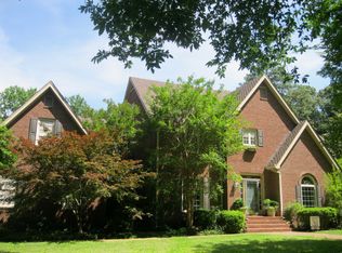 825 Country Club Ln, Jackson, TN 38305