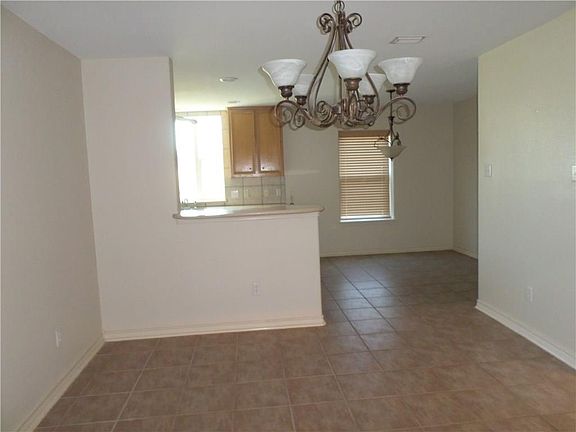 3rd image of 228 Paloma St
