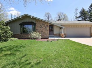 S45W22061 Tansdale Rd, Waukesha, WI 53189