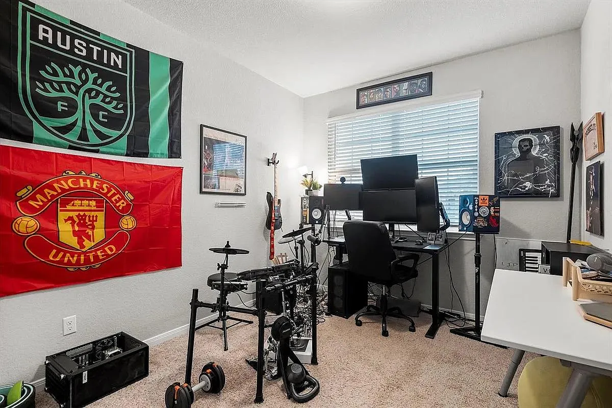 3 bed, 2.0 bath, 1400 sqft, $2,050 — Photo 4