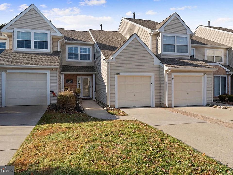 1st image of 102 Doral Dr