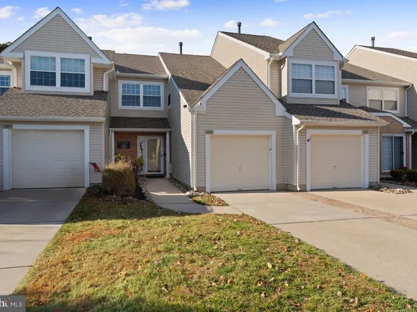 102 Doral Dr, Blackwood, NJ 08012