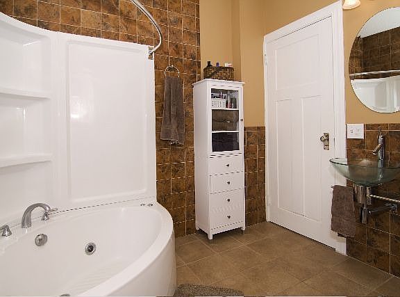 Amazing updated bath.