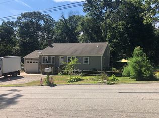4 East Dr, Gales Ferry, CT 06335