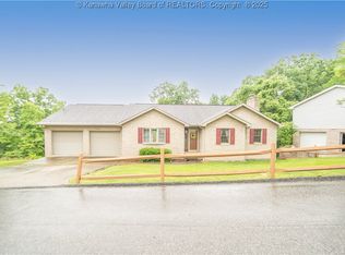 820 Suncrest Pl, Charleston, WV 25303