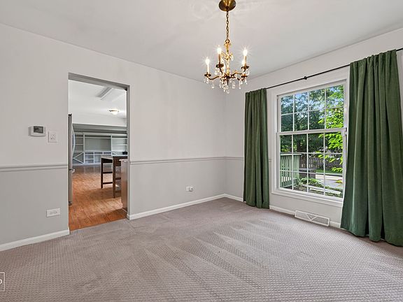 3rd image of 683 Honeysuckle Dr