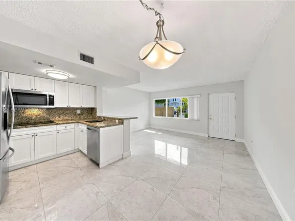 670 NW 85th Pl, Miami, FL 33126