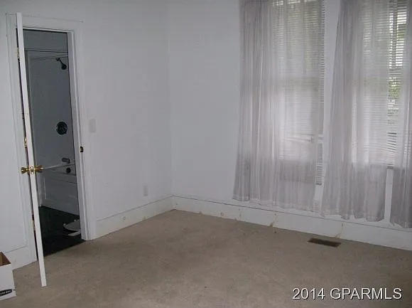 403 S Summit St #AB — Photo 3