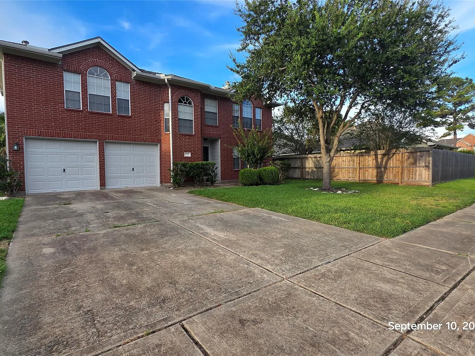3 bed, 2.5 bath, 1974 sqft, $2,100 — Photo 2