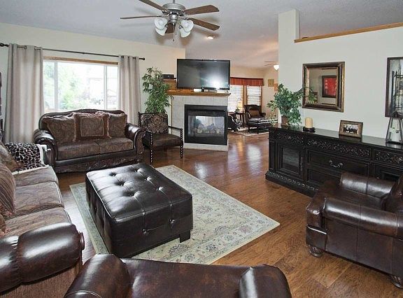 2nd image of 119 S Onewood Cir