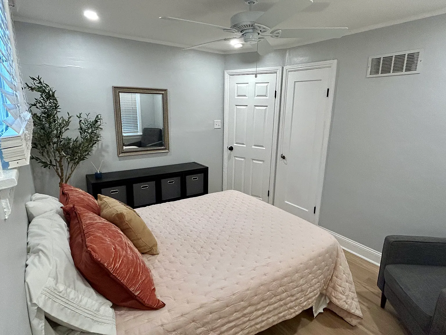457 Heman Dr — Photo 3