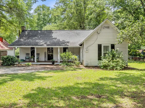 100 Porch Swing Ln, Fuquay Varina, NC 27526