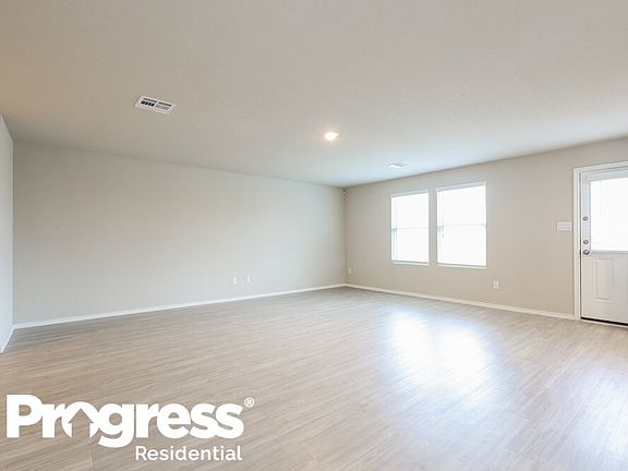 4th image of 202 Hollywood Dr