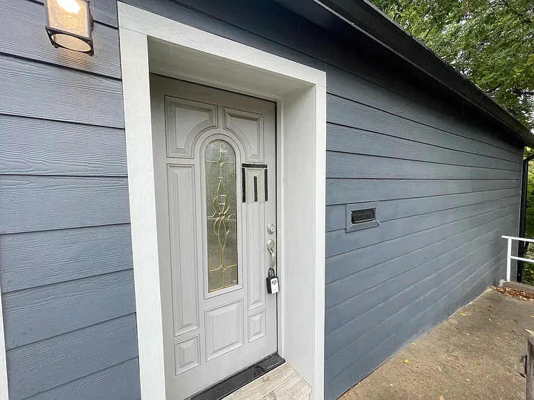 701 W Houston St — Photo 2