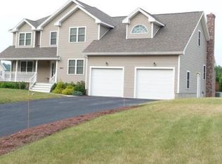 445 Arnhow Farm Rd, Fitchburg, MA 01420