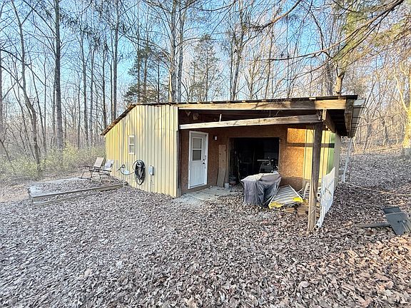 3rd image of 215 Tucker Hill Rd